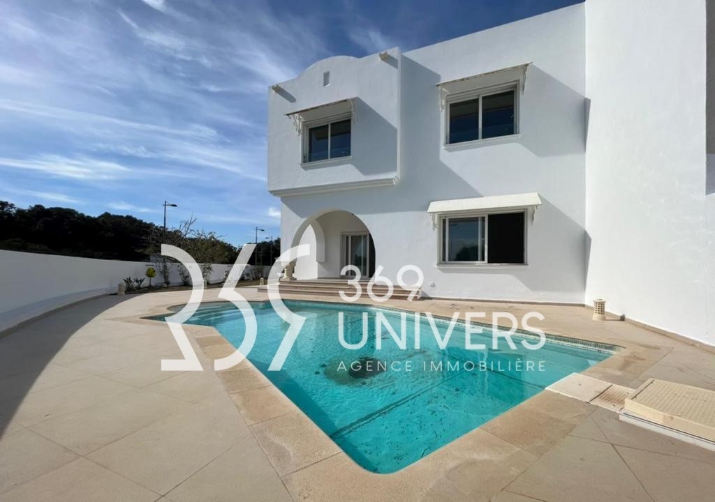 Villa avec piscine à gammarth ref rh017