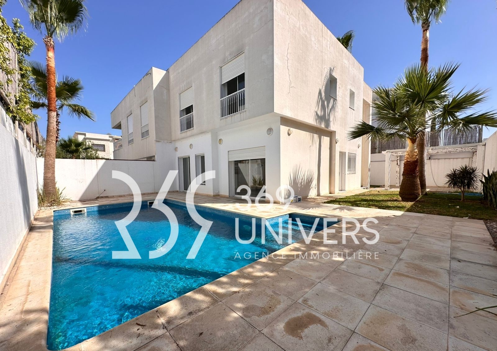 Villa avec piscine au lac 2 ref rh180