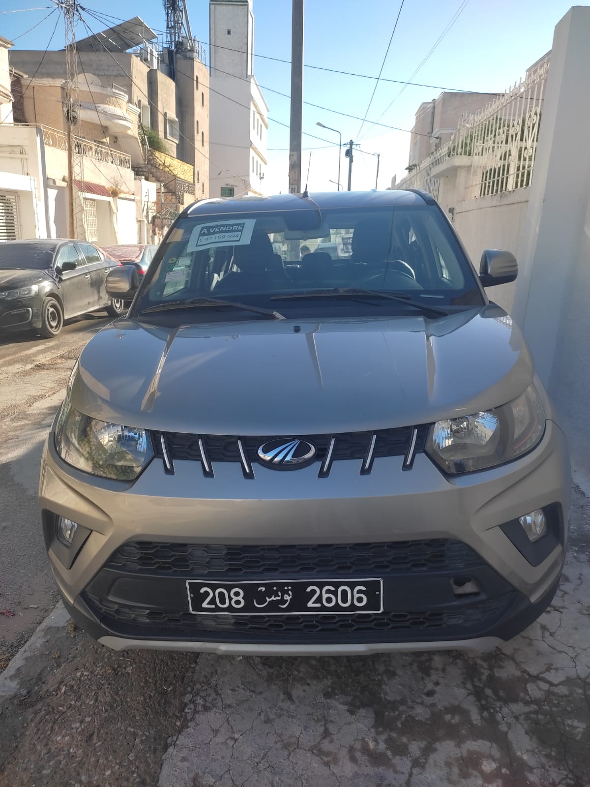 Mahindra kuv100 k8