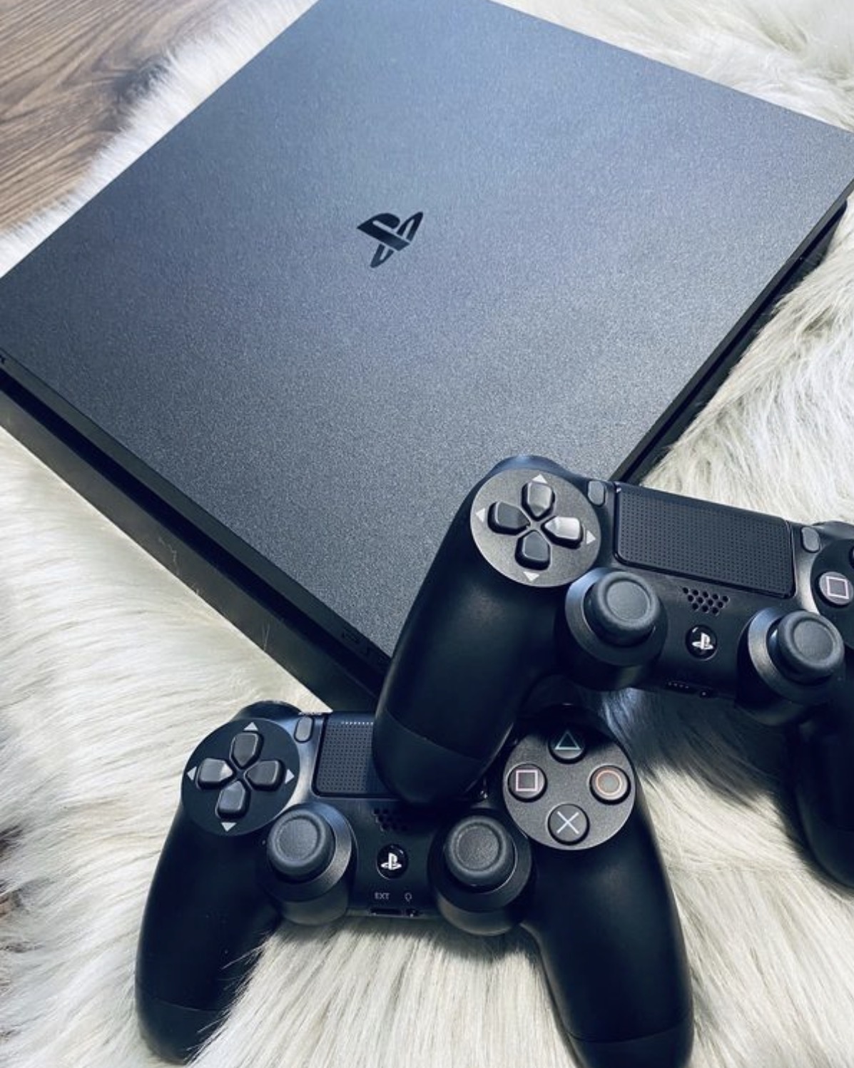 Playstation 4 avec deux manettes
