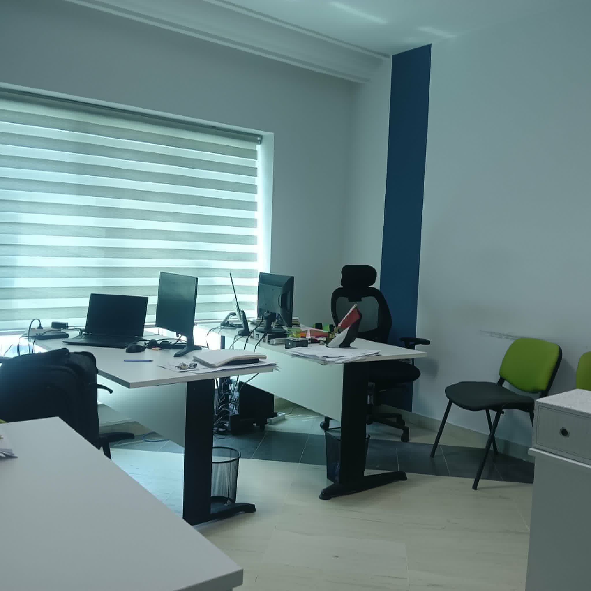 Hall 3 bureaux parking