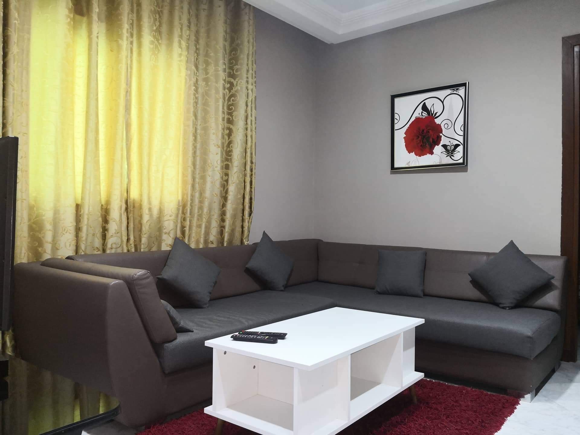 S1 luxueux a coté tunisia mall par nuit ou semaine