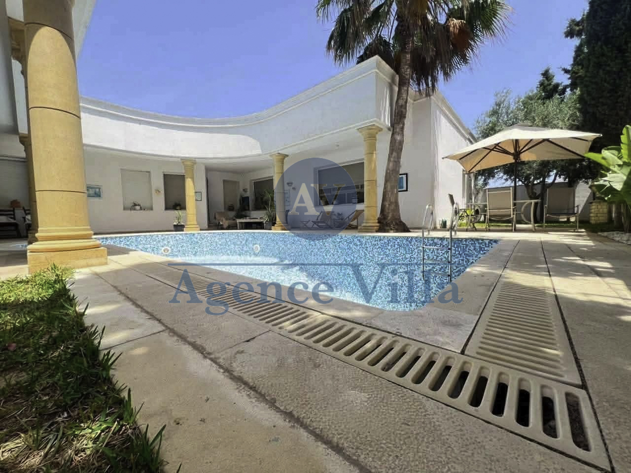 Une villa s5 avec piscine à la soukra chotrana 2