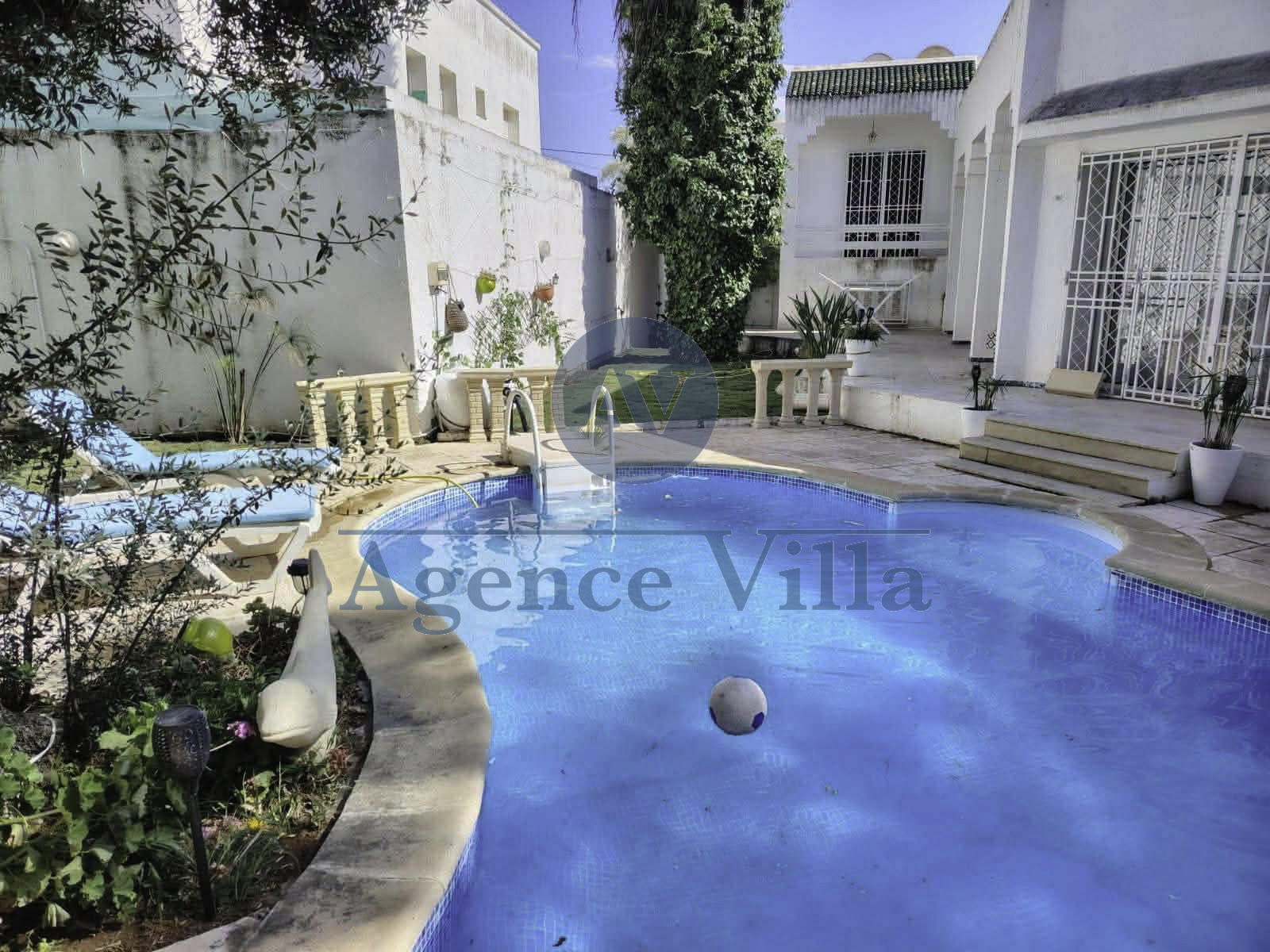 Villa plain pied s5 avec piscine à la soukra