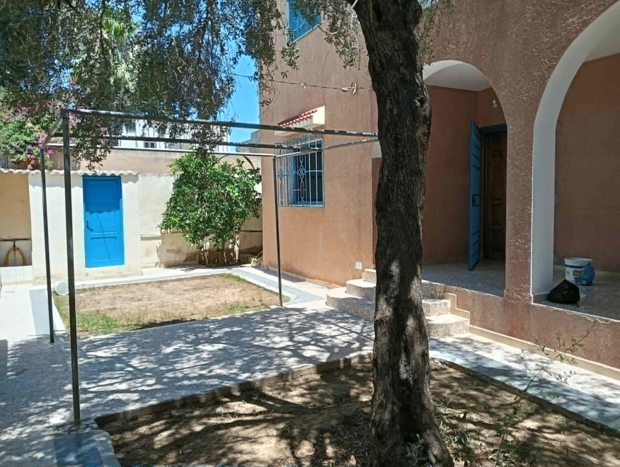 Un vaste étage de villa à dar fadhal
