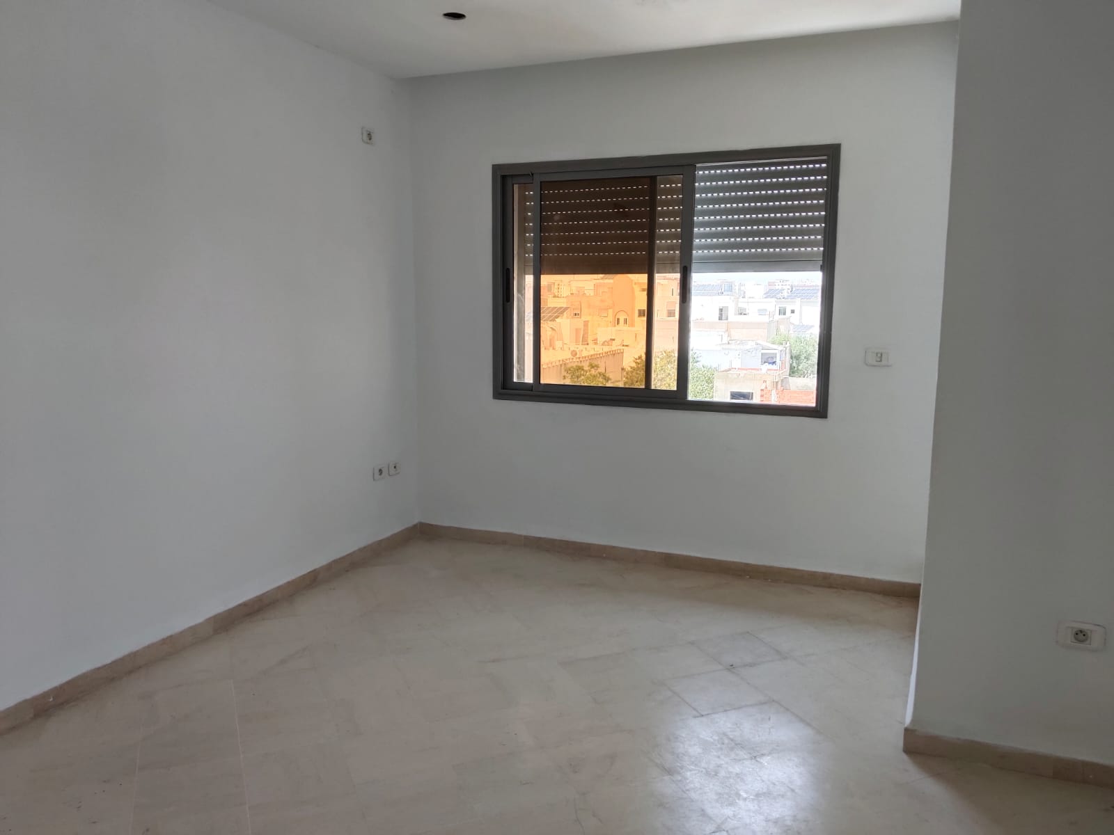 Aouina loc bureaux