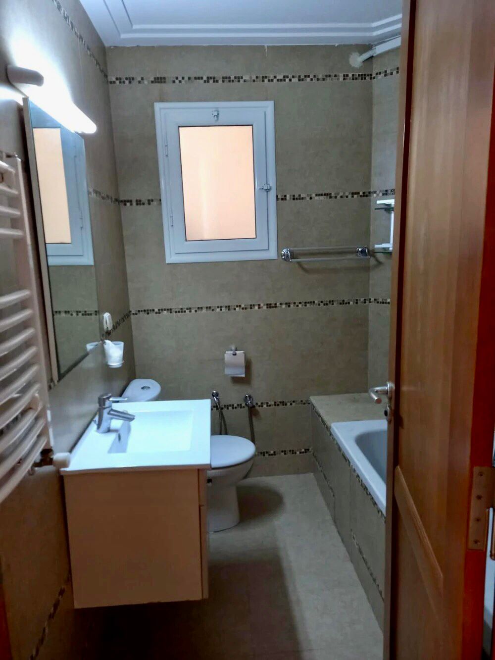 Un appartement s3 hs à jardin d'el menzah 2