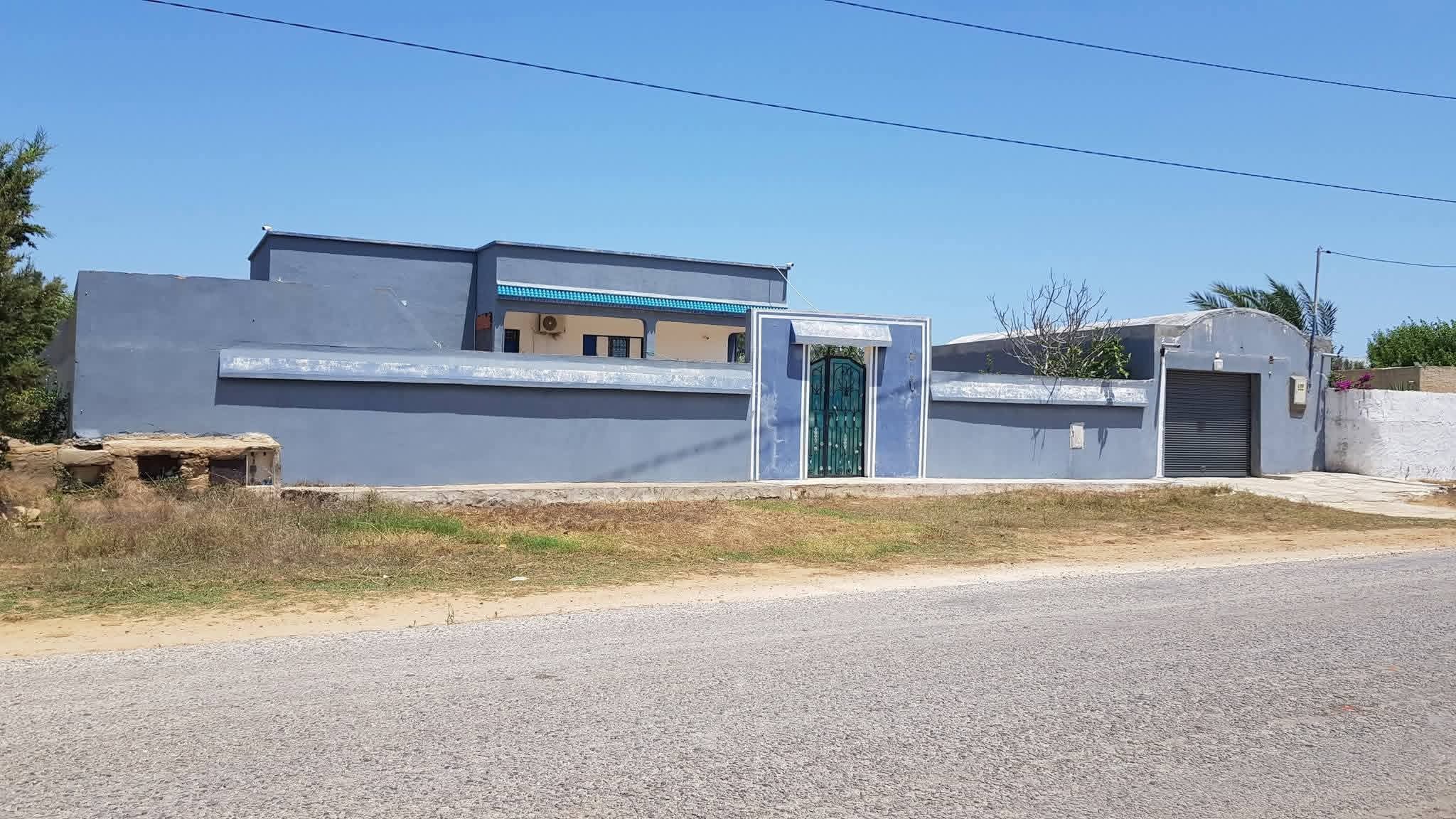 Villa ds 1000m2 près de la mer