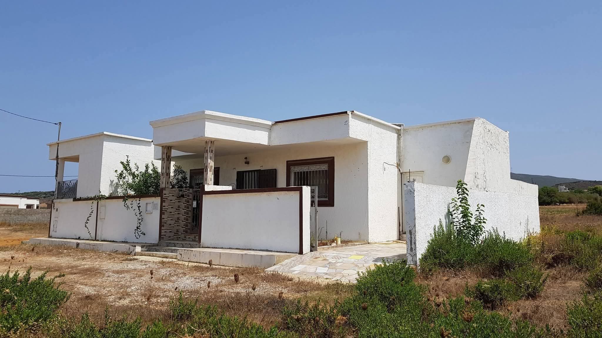 Villa et studio ds 221m2 el haouaria