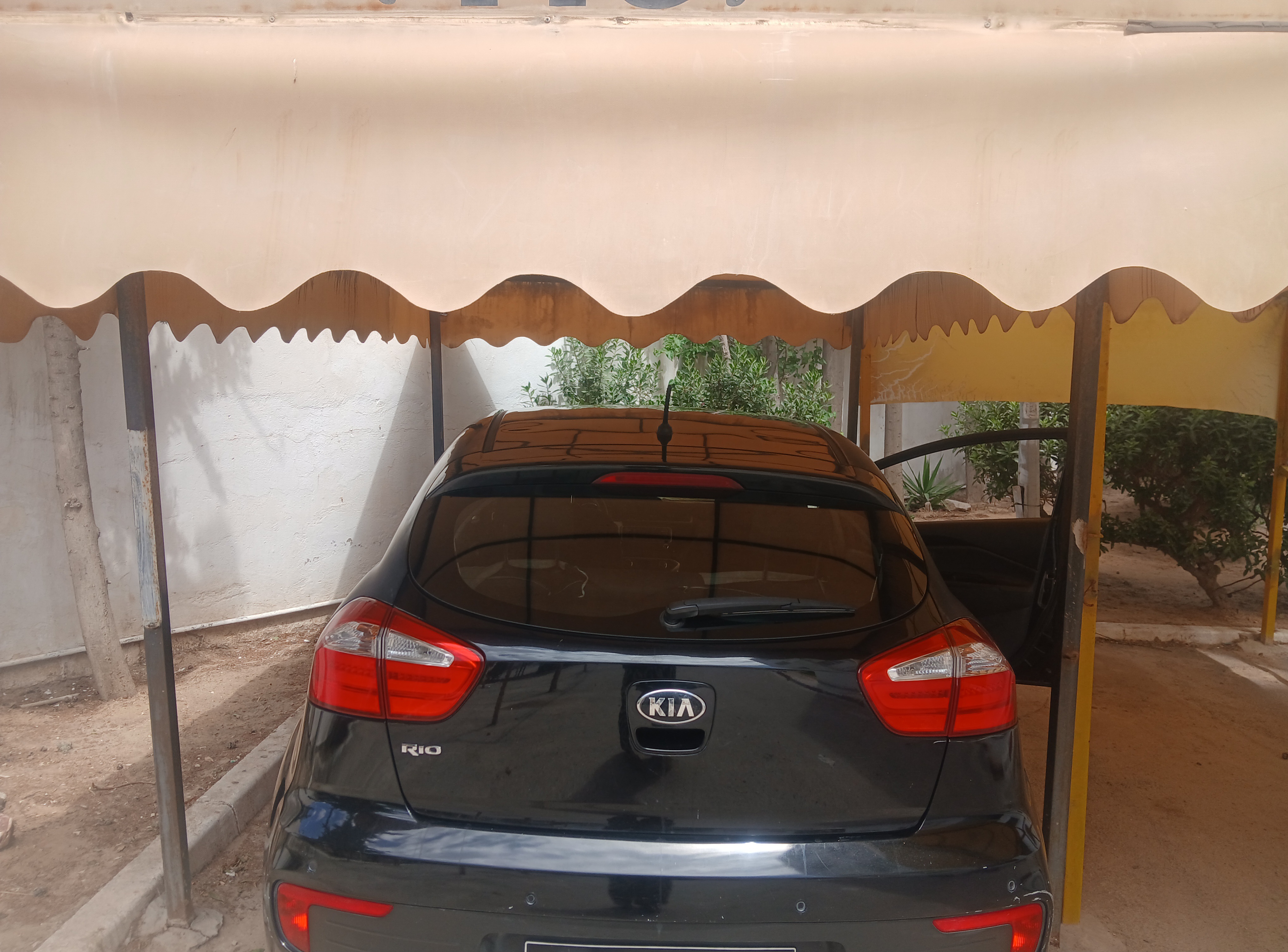 Voiture kia rio coupé