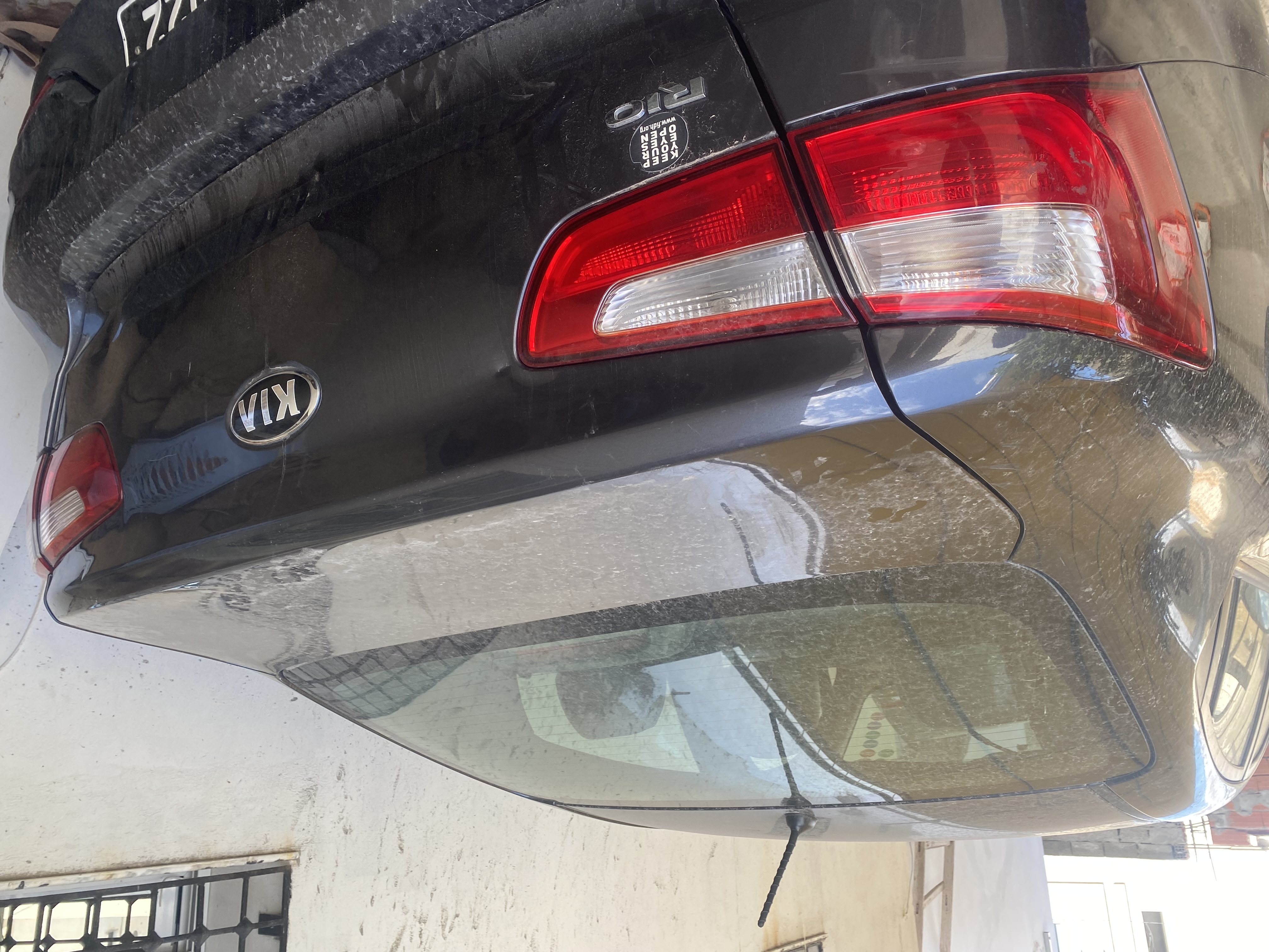 Voiture épave casse kia rio