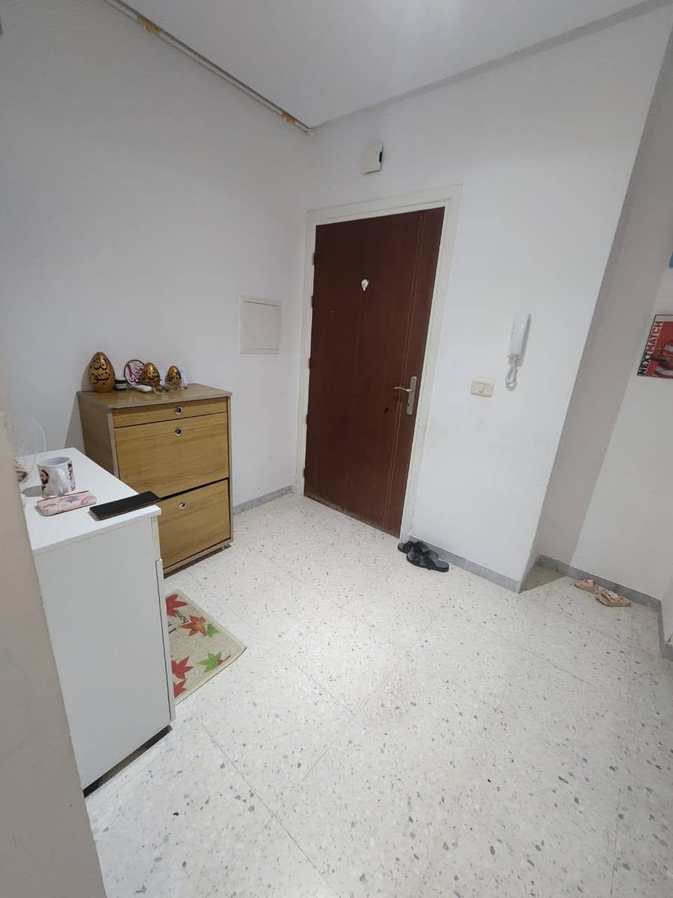 Appartement en face magasin générale
