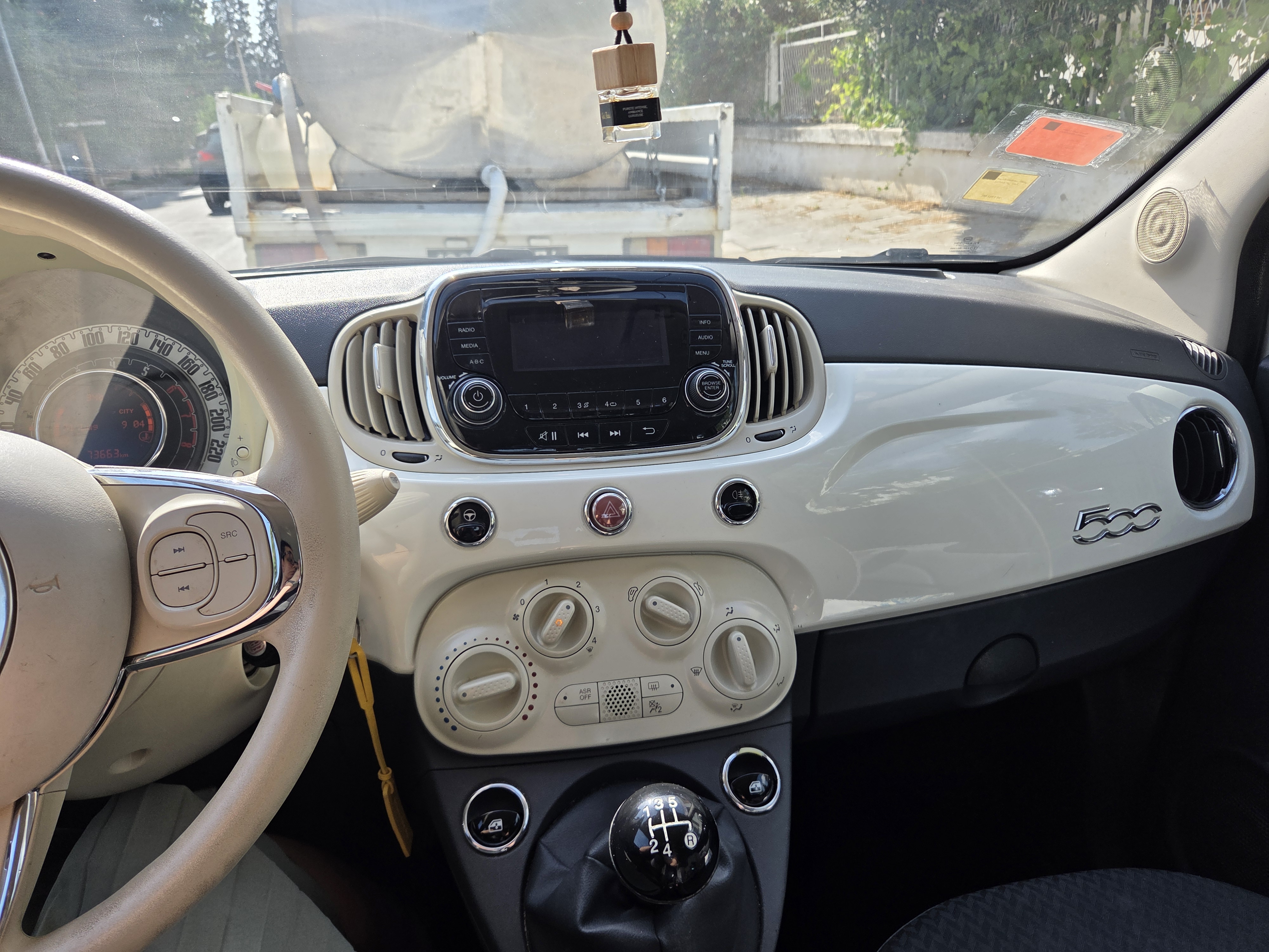 Fiat 500 blanche