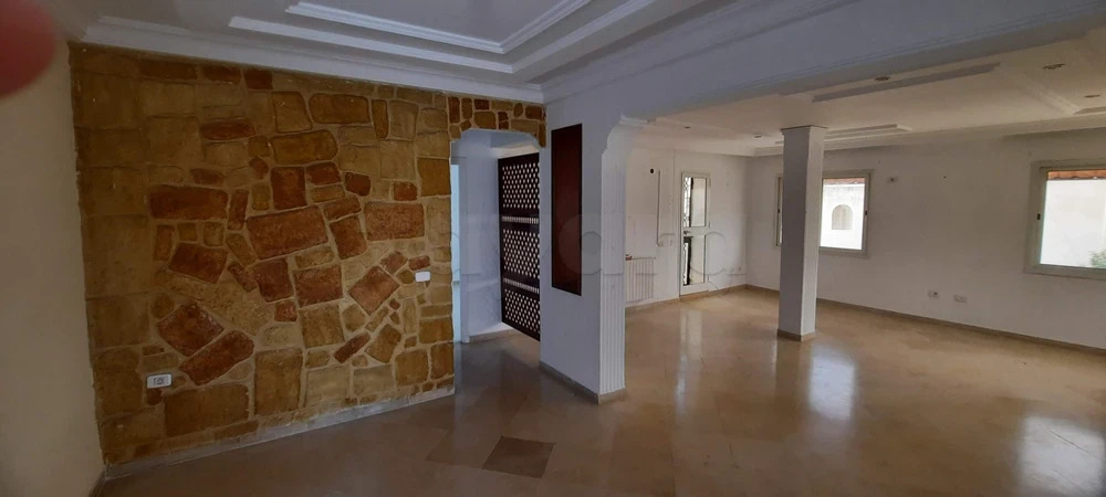 Un vaste étage de villa à ennasr2