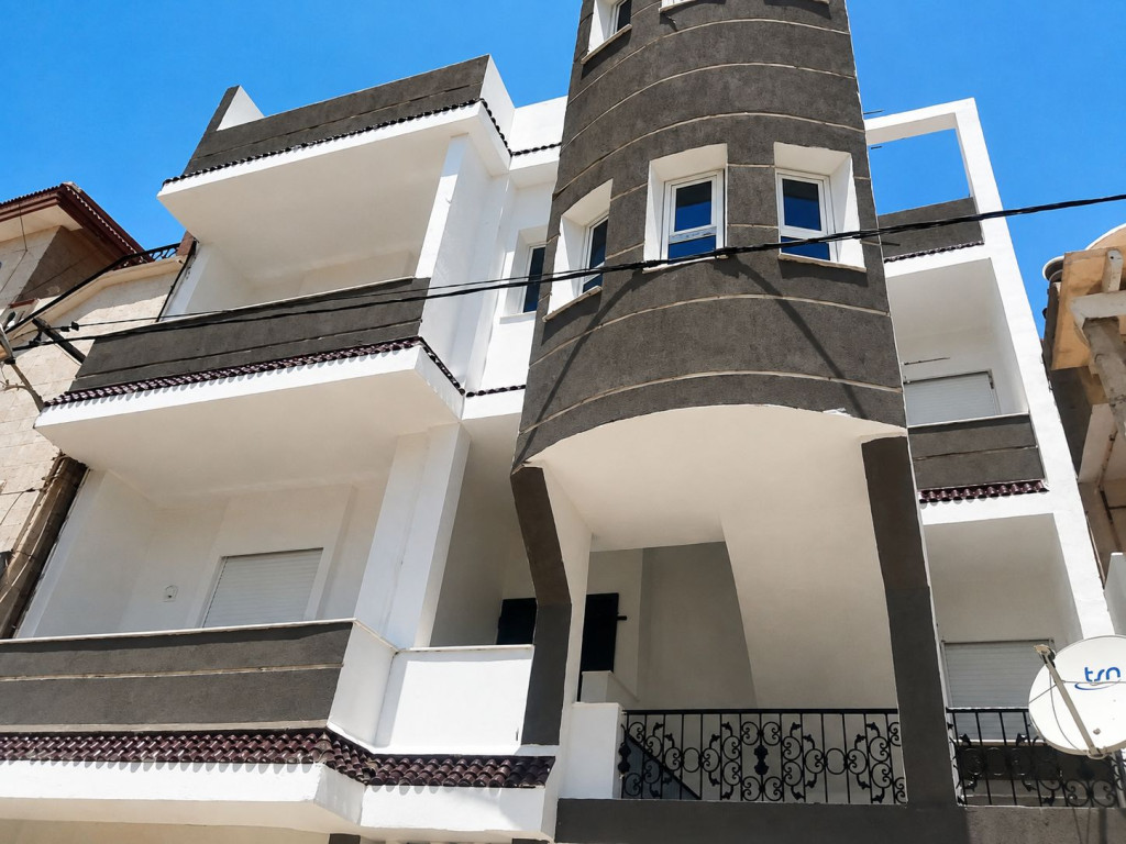 Maison r2 avec 2 entrées mourouj 4