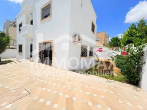 A une villa meubl jardin ref201a