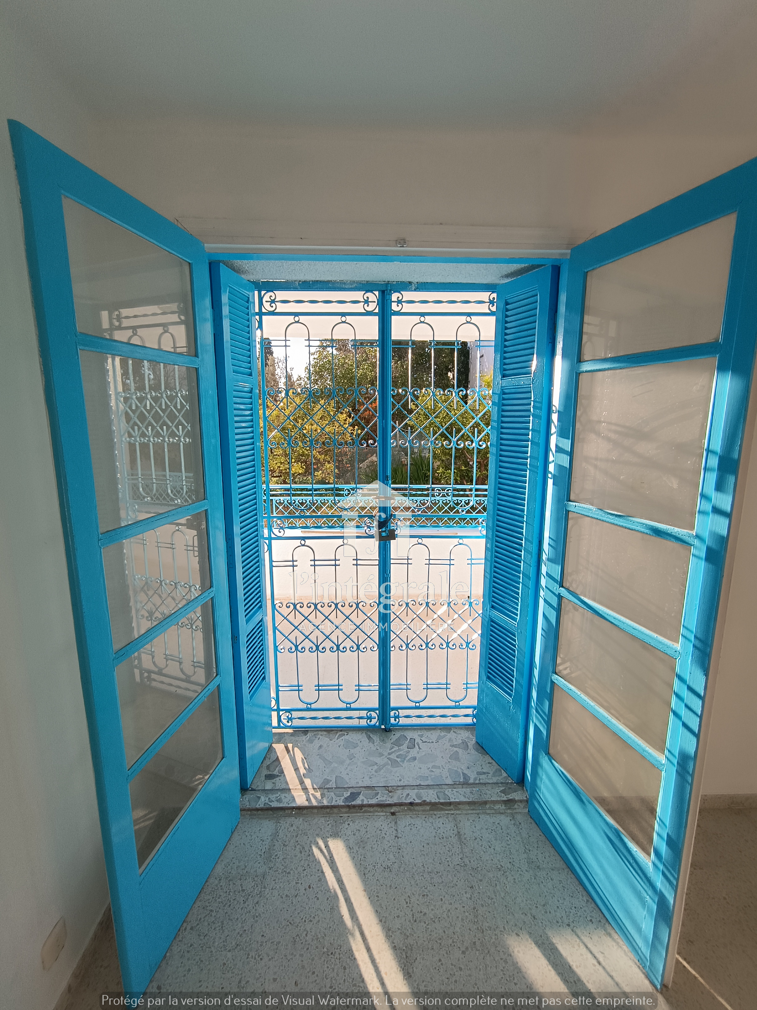 Grand rez de chaussée avec jardin