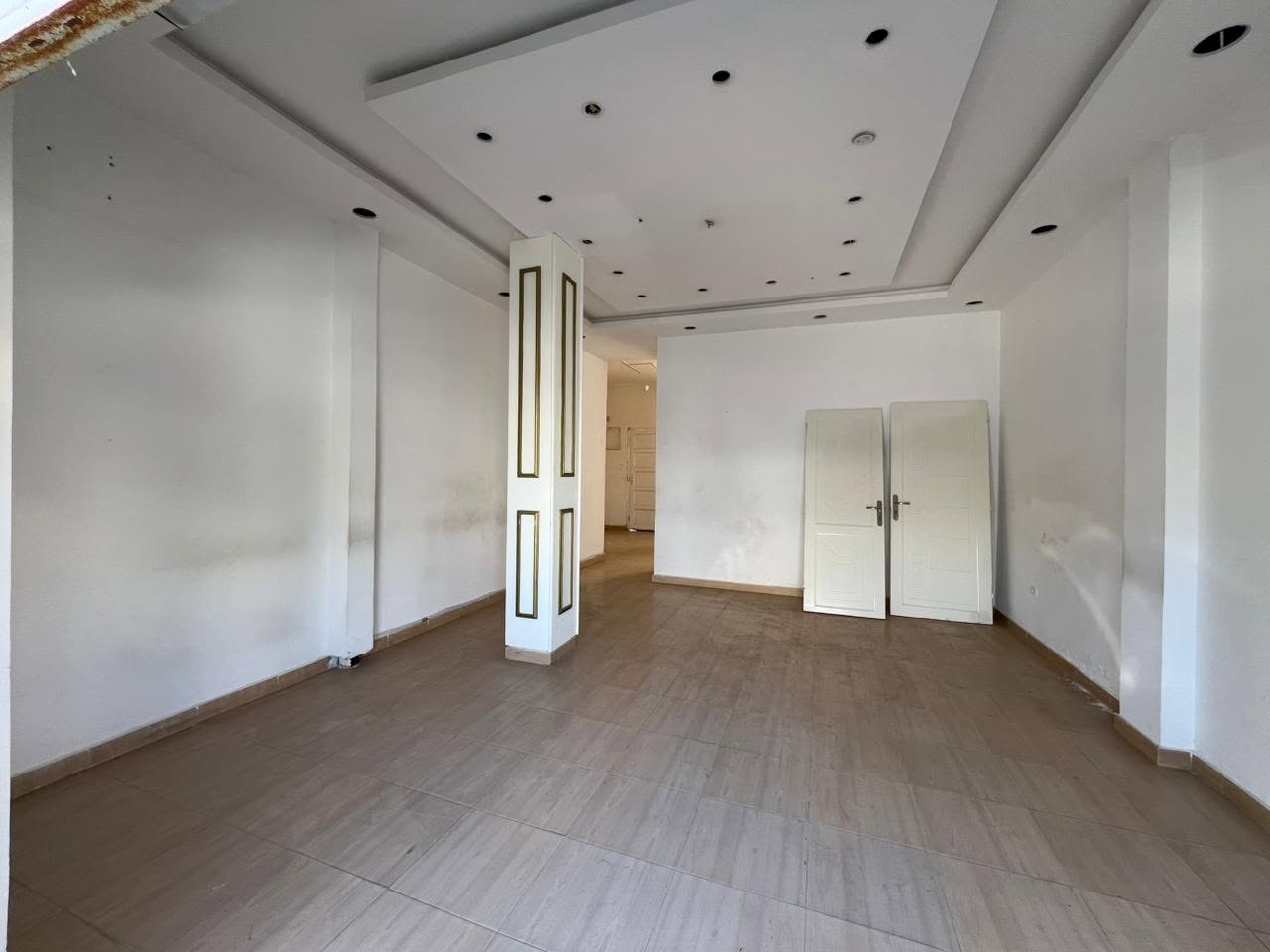 Local commercial 50m a hammam lif