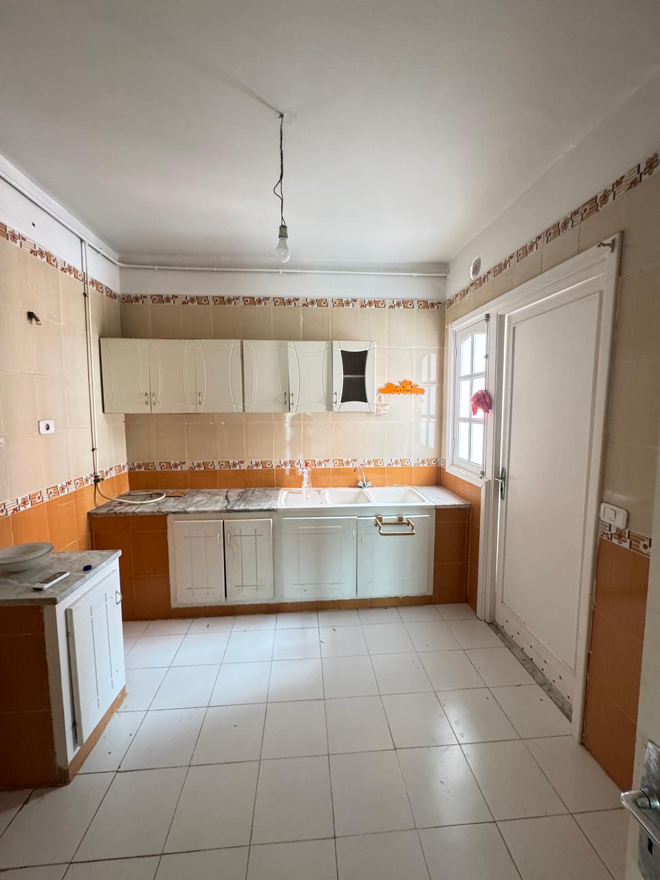 Appartement à hédi nouira ariana