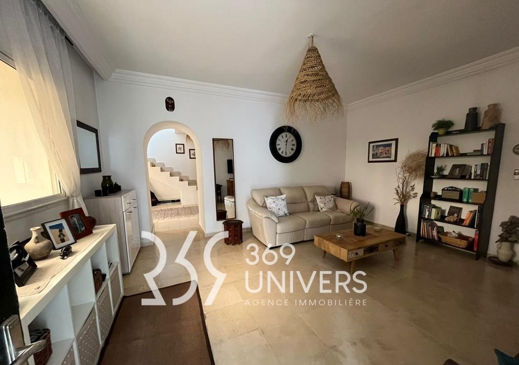 Duplex vide avec jardin à gammarth ref rd008