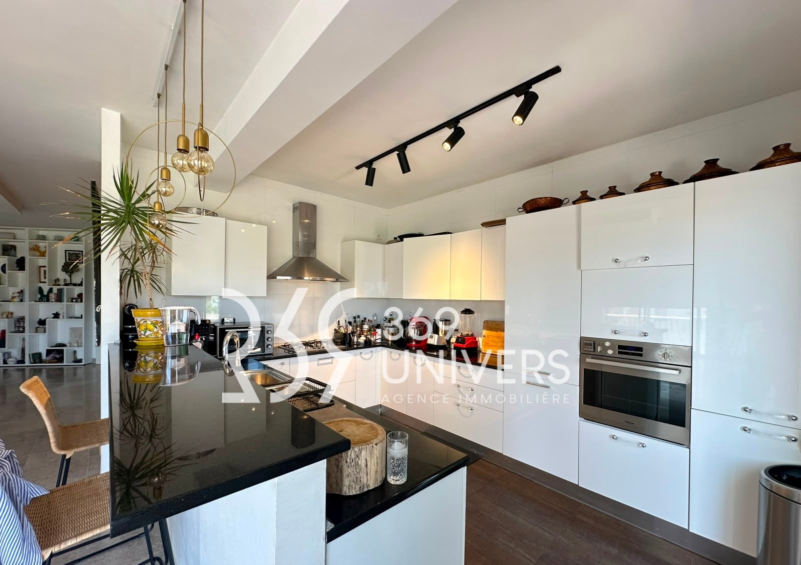 Etage de villa avec terrasse à gammarth ref ra180
