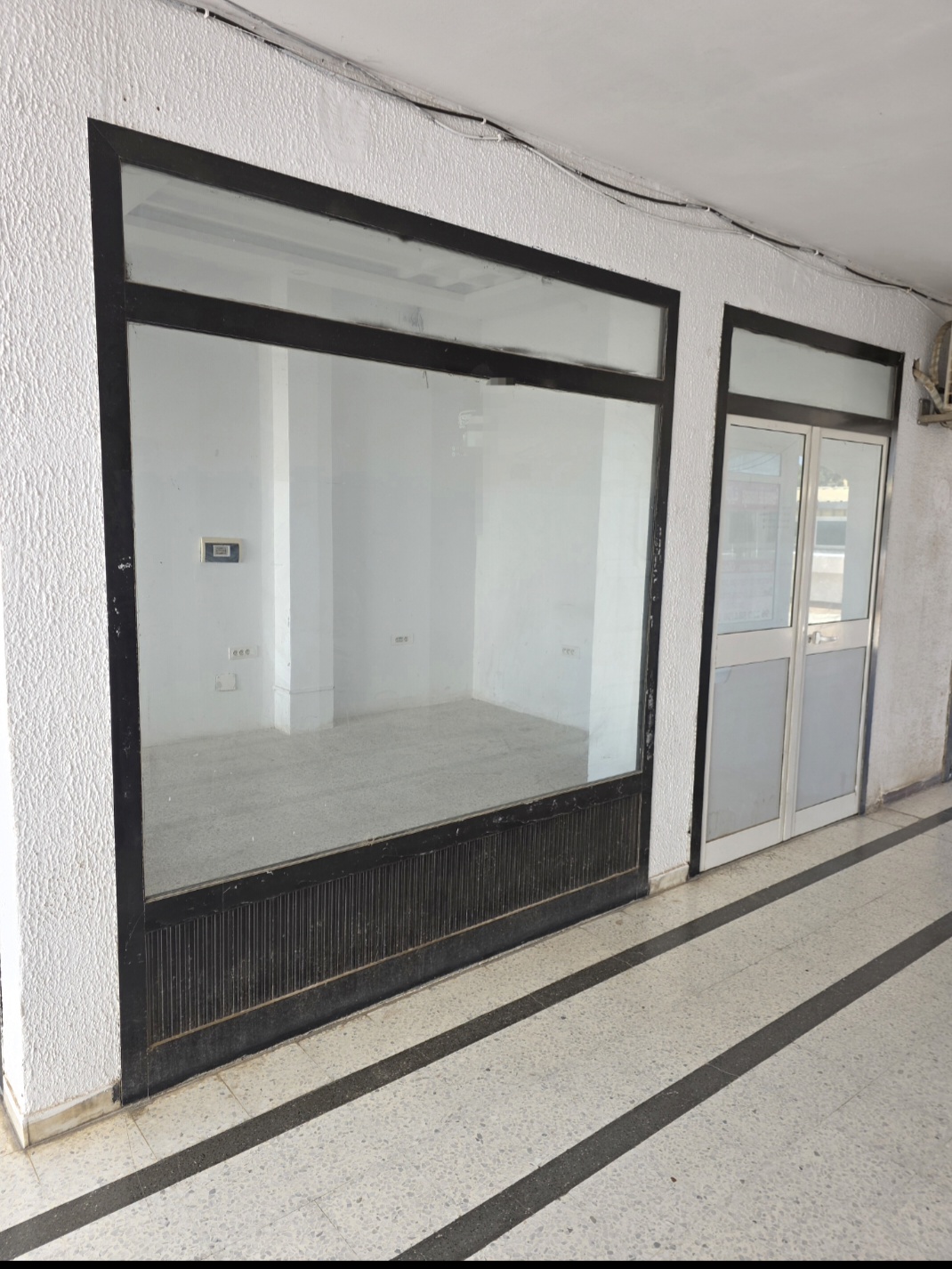 Local commercial manar 1
