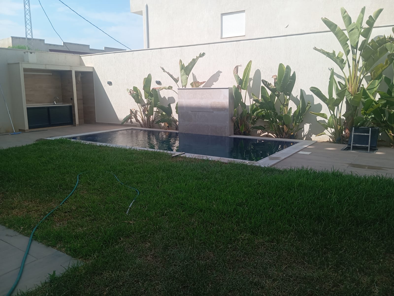 Villa avec piscine et ascenseur à la soukra