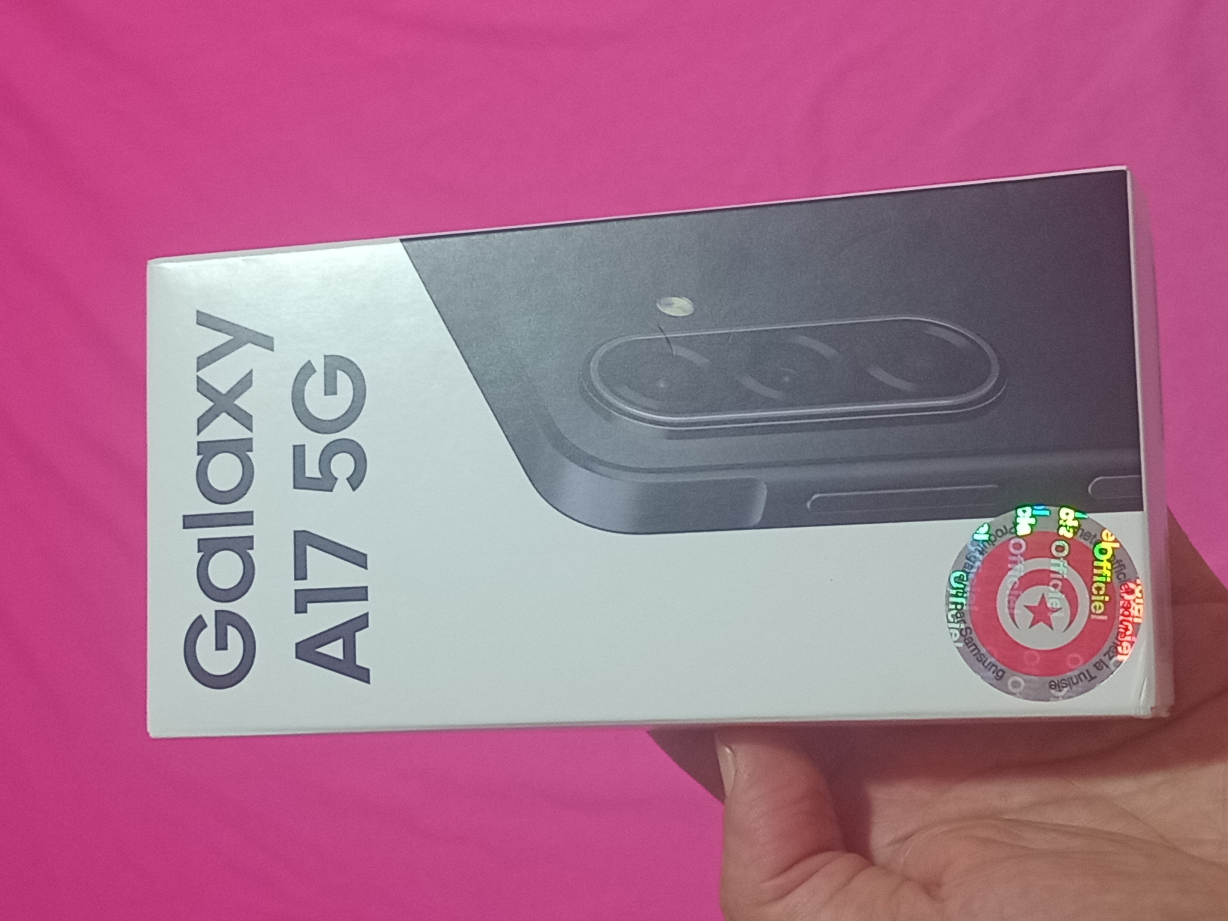 Smartphone samsung a17 cacheté