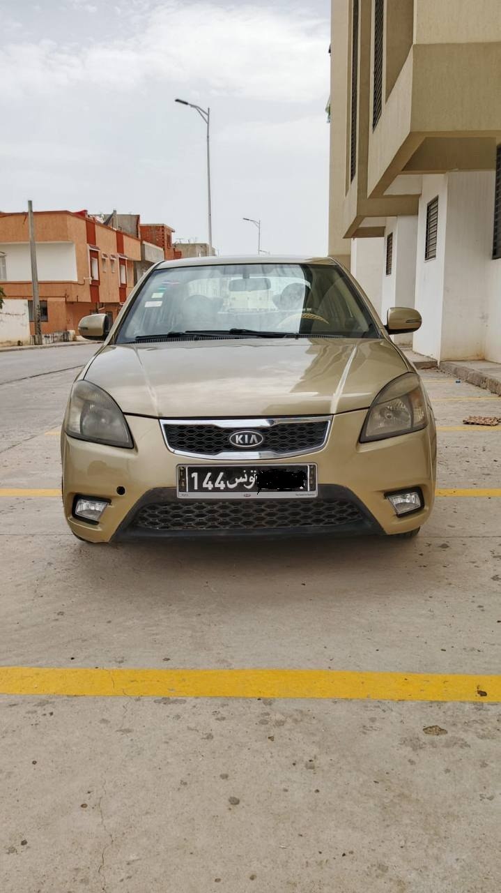 Kia rio anne 2010 essence premiere main