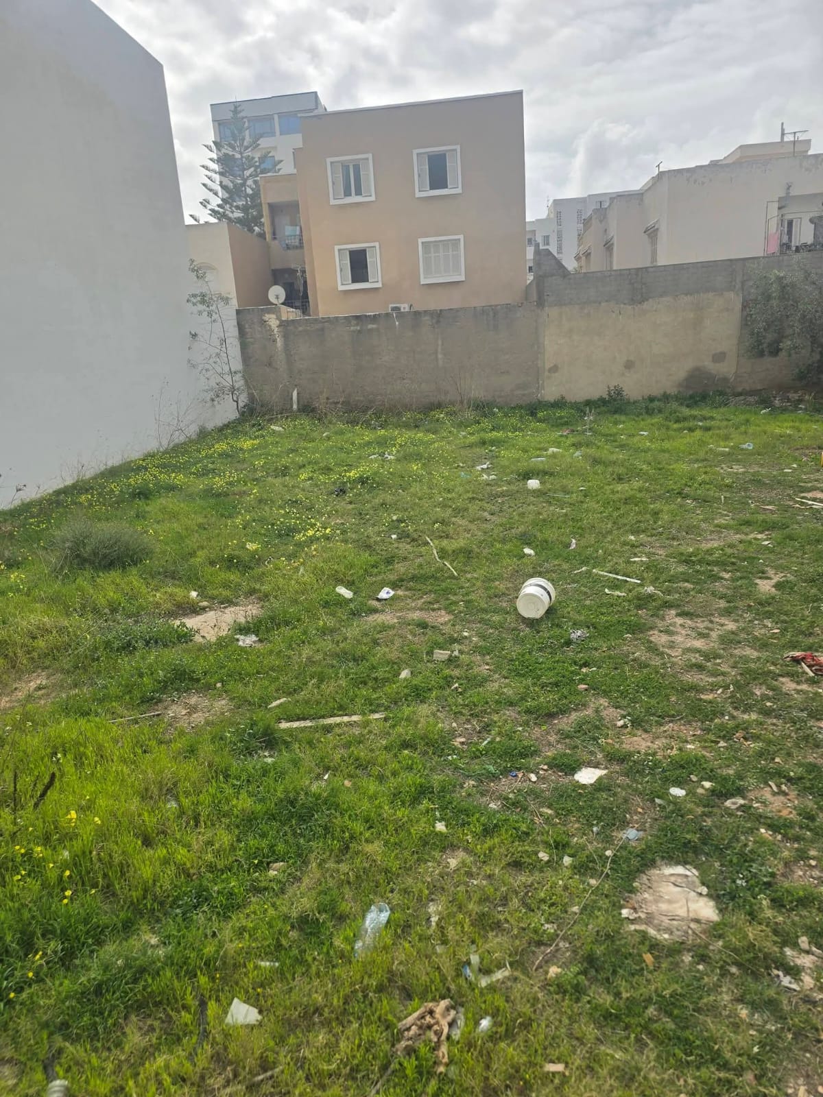 Un beau terrain de 740 m a khezama est