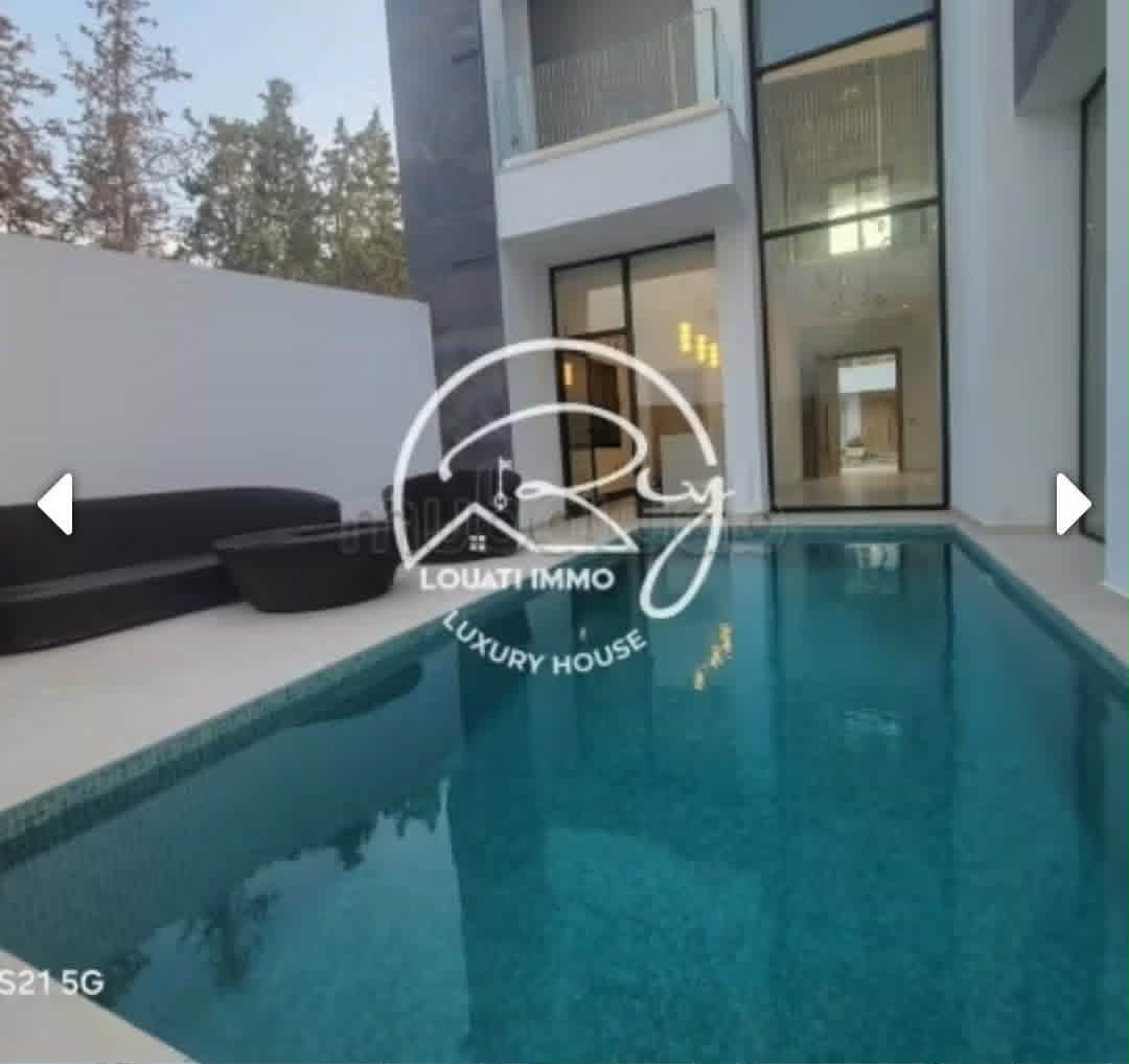 Duplex a soukra avec piscine