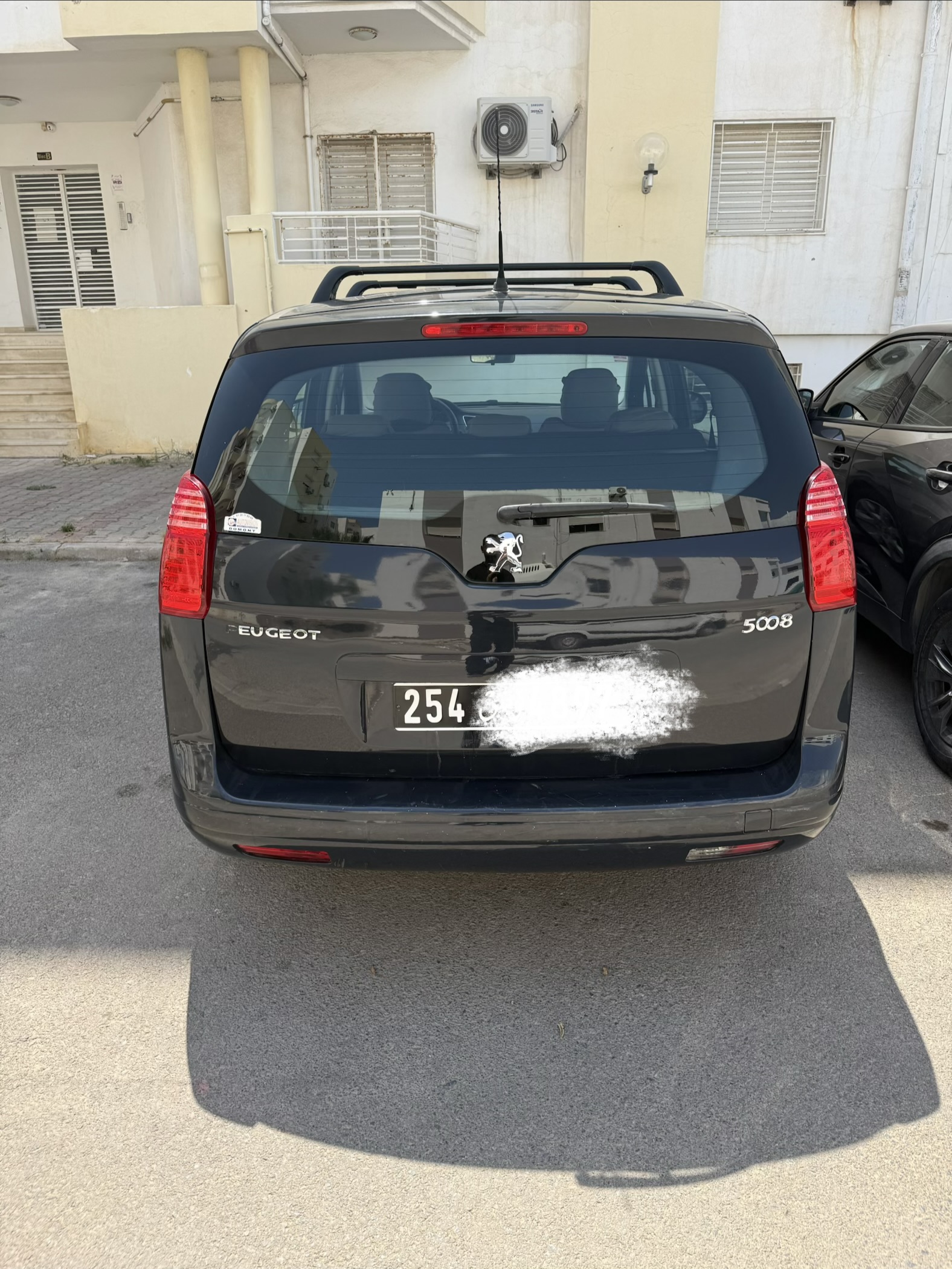 Peugeot 5008 bleue