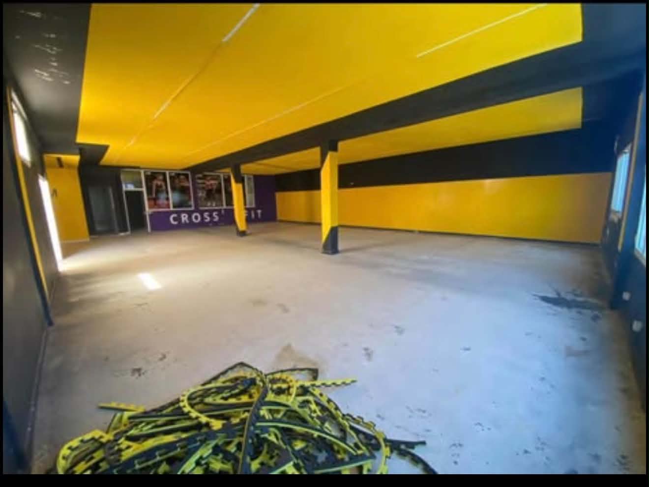 Local commercial 300m