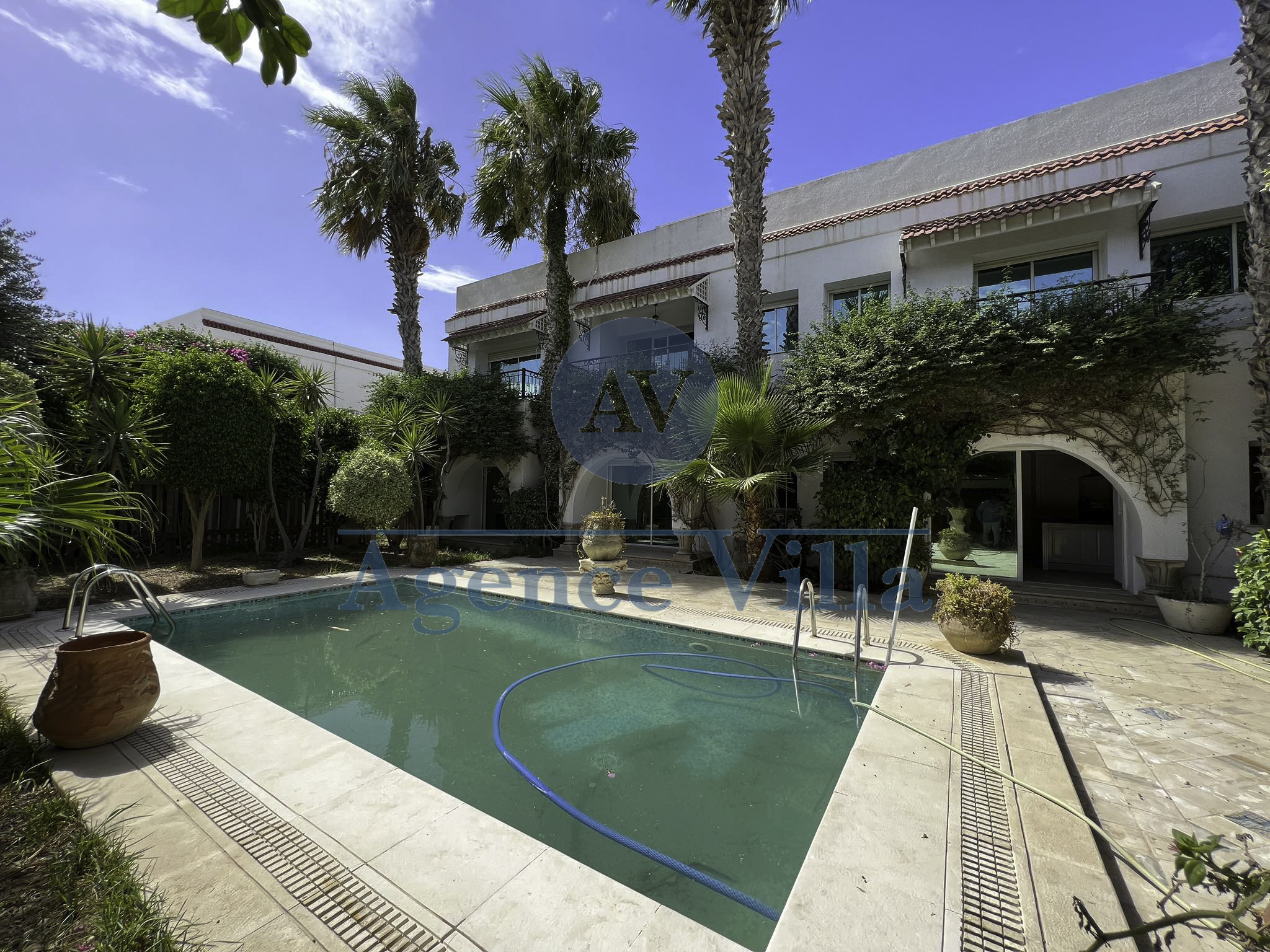 Villa s4 avec piscine à la soukra