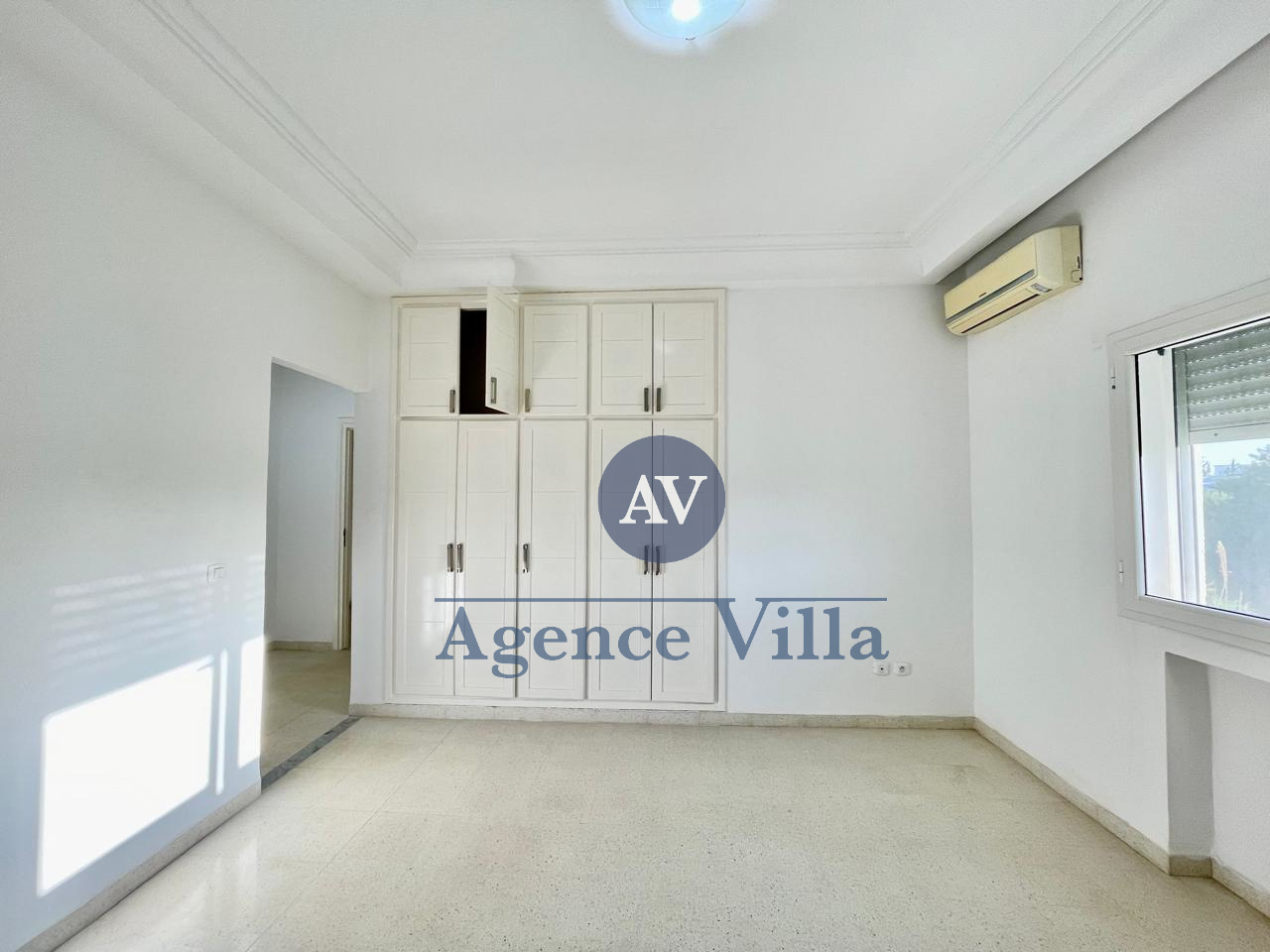 Etage de villa s4 à la soukra