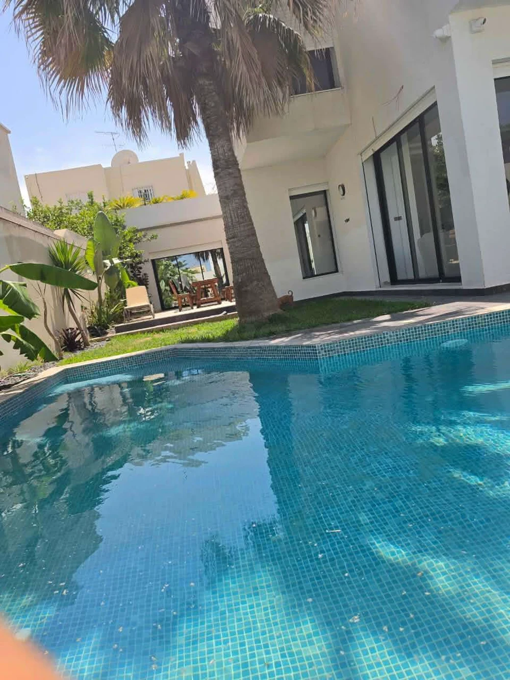 Bel villa tres haut standing a el menzah 8