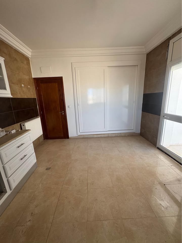 Etage de villa s3 a la soukra