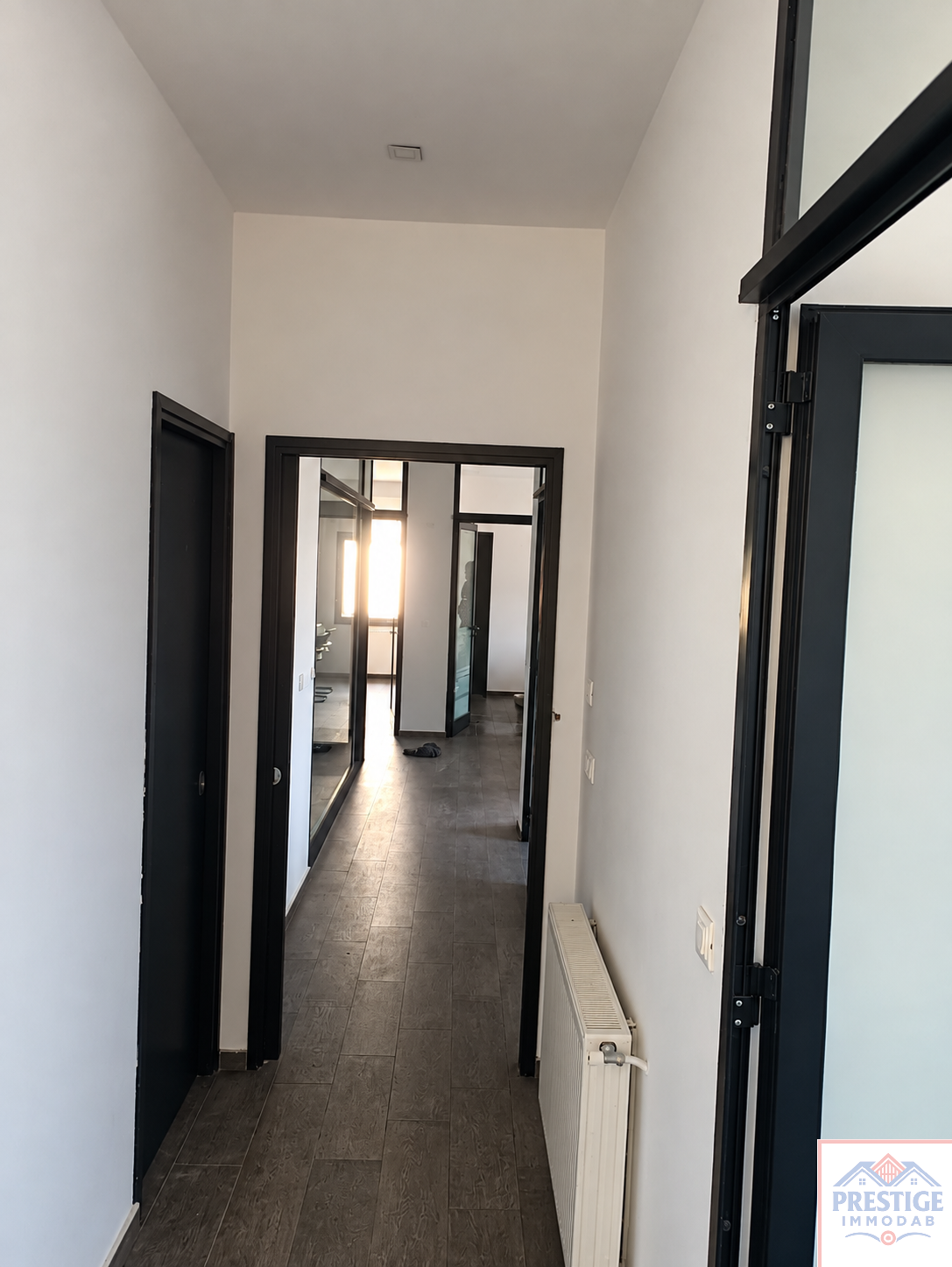Espace professionnel avec meuble