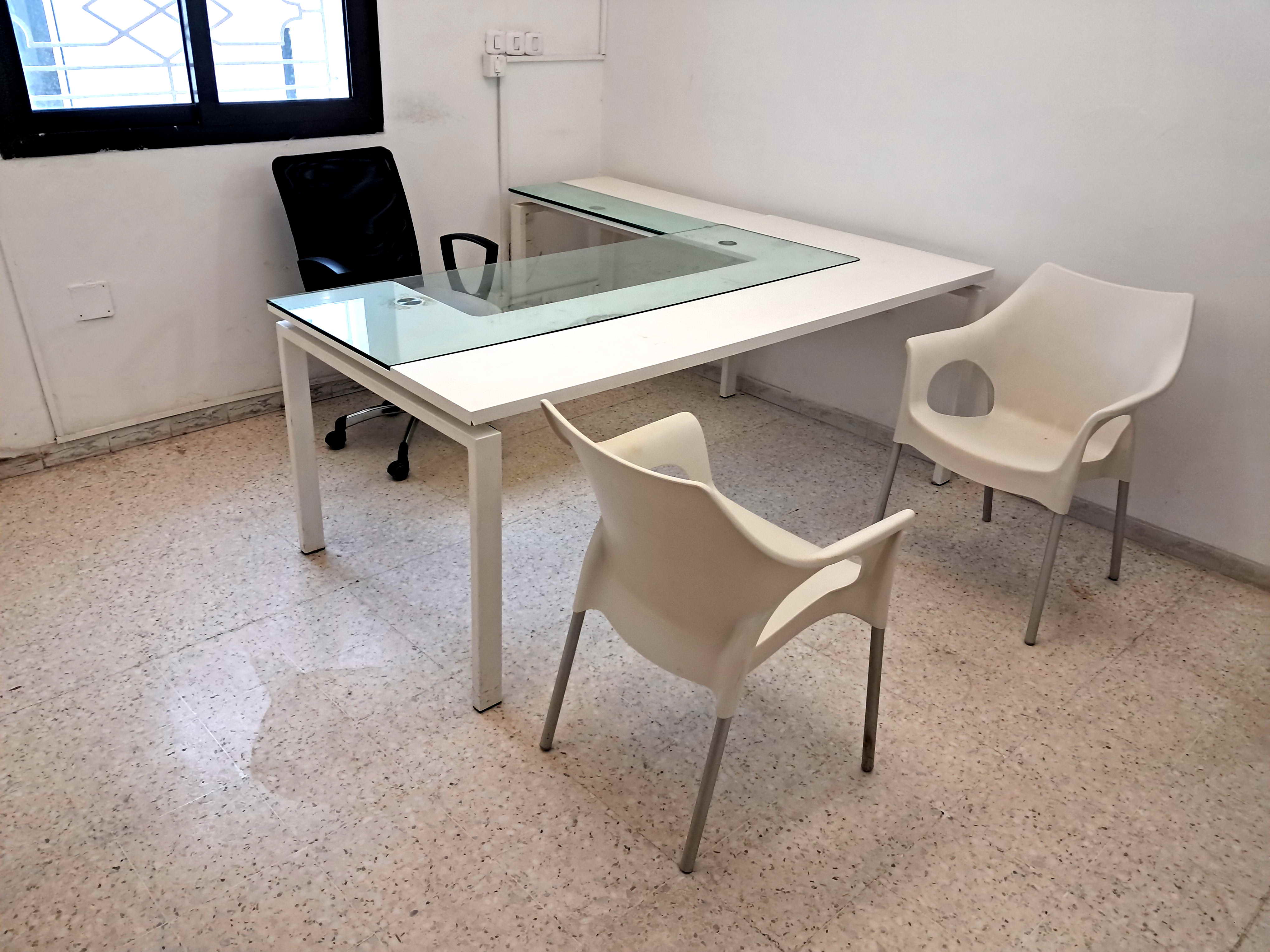 Bureau privé avec parking au centre urbain nord
