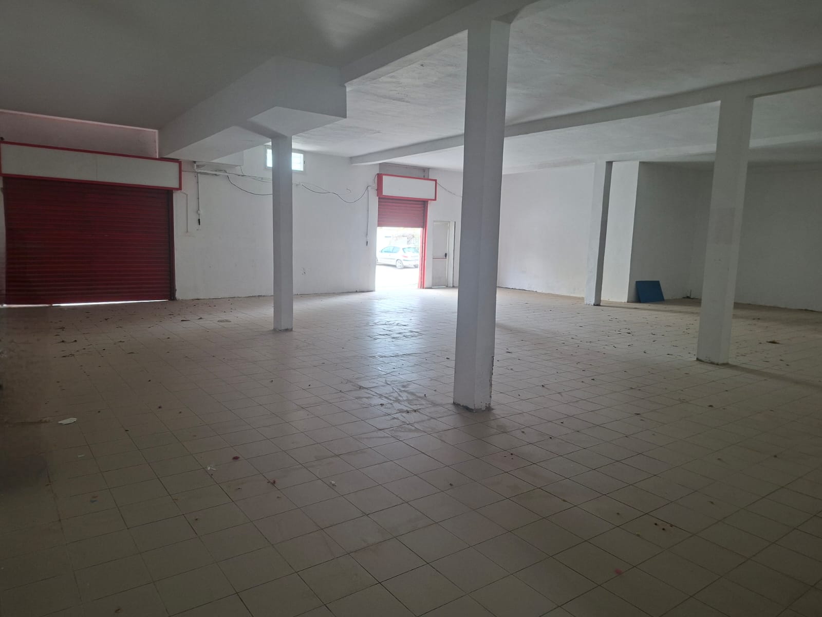 Dépôt à la soukra 400m