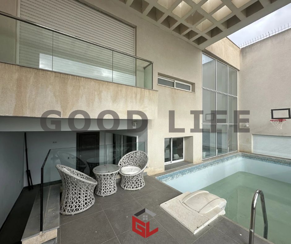 Penthouse s4 avec piscine lac 2