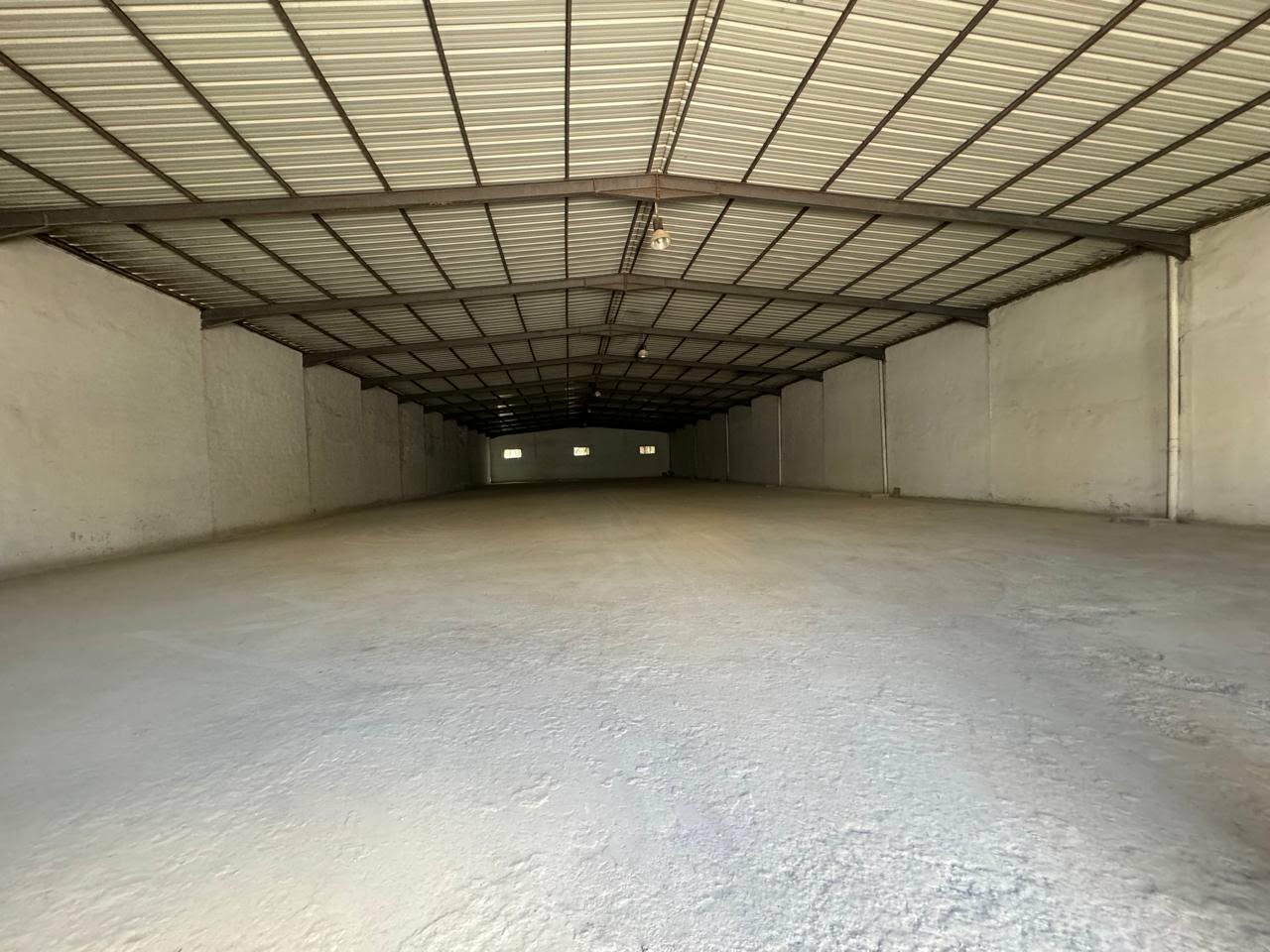 Grand dépot 1500 m2 hauteur 5 m à bir kassaa