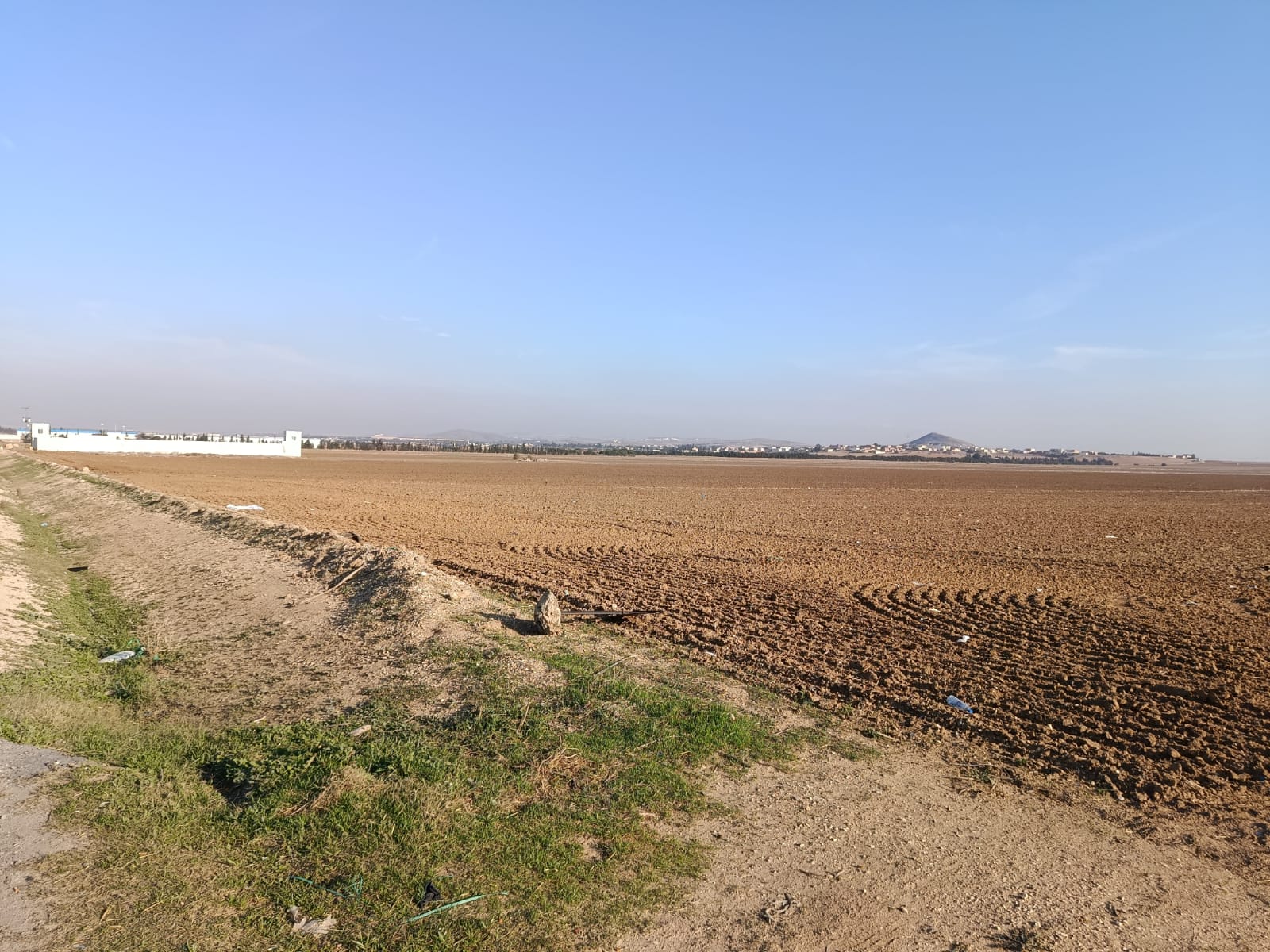 Terrain à el fejja à 2 min du néopark et afh