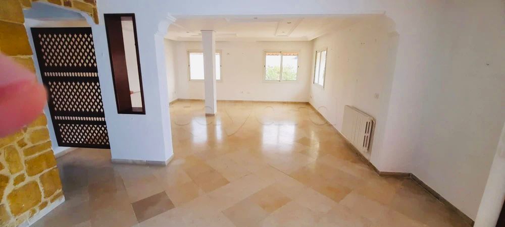 Etage de villa à s4 à cité ennasr