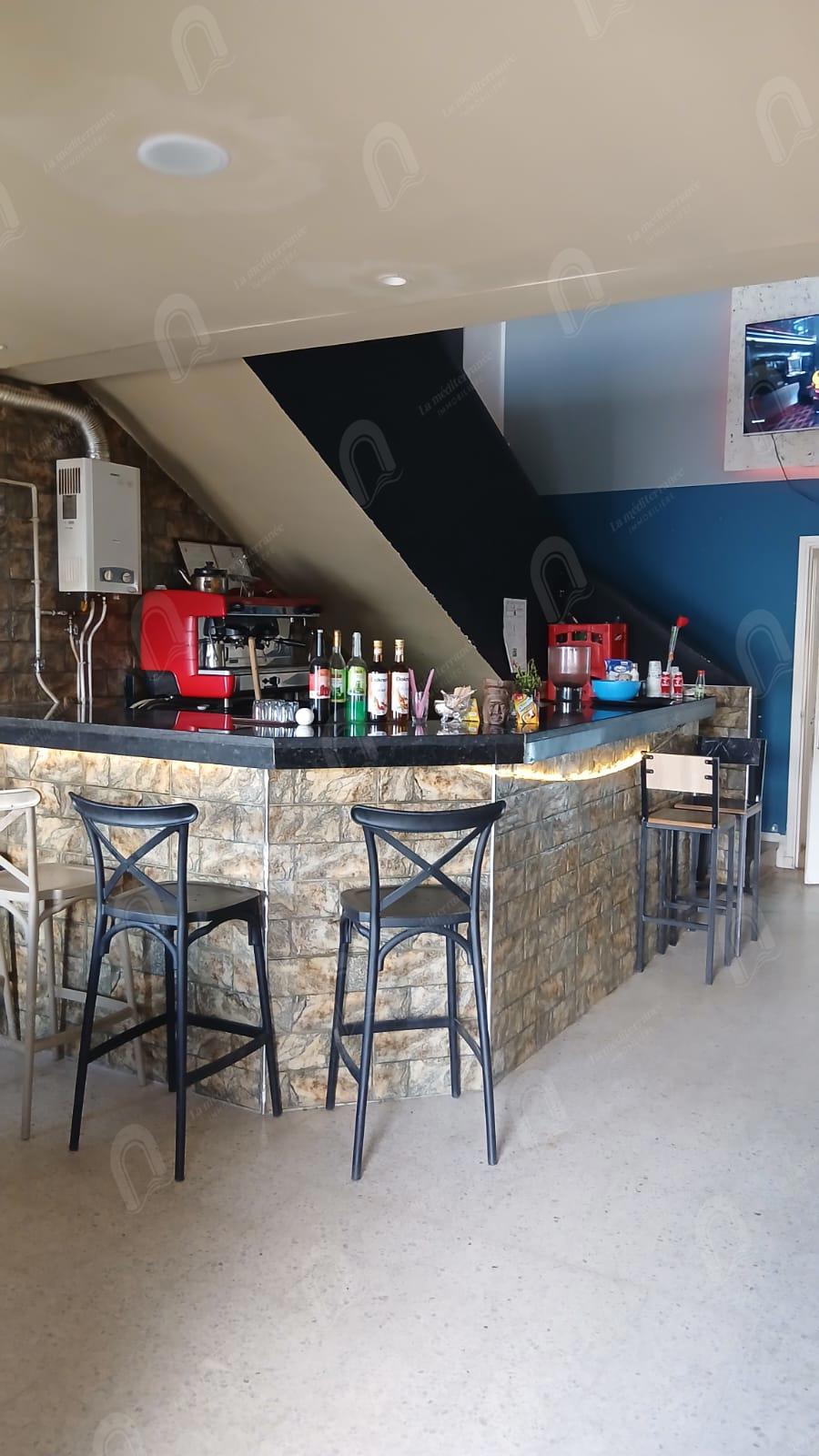 Café avec matériaux à cite el waha