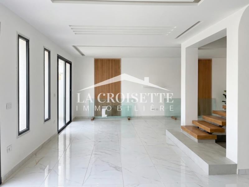 Triplex s4 avec jardin à la marsa mtrl0058