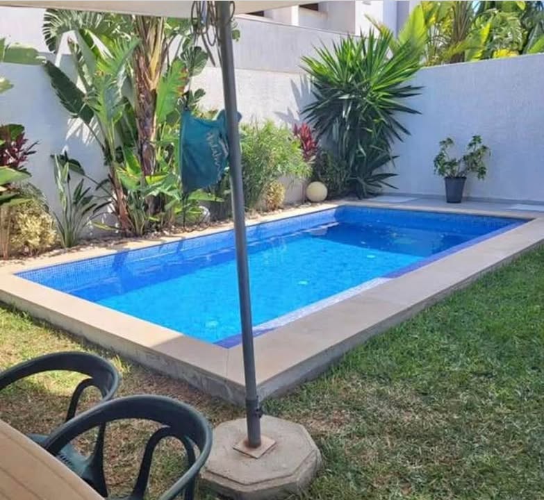 Villa avec piscine et jardin la soukra s3