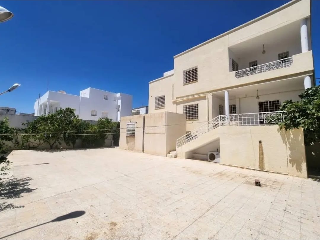 Villa 850 m a cité zahra sousse