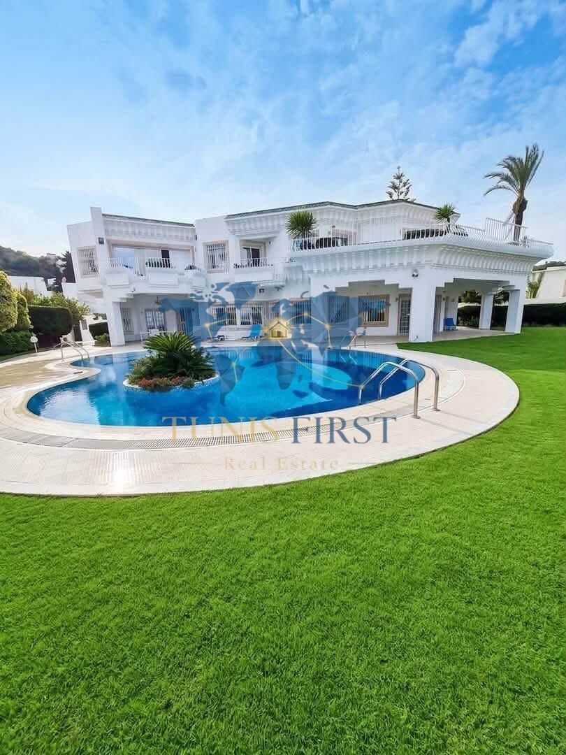 Villa de charme pieds dans l eau à la marsa cube