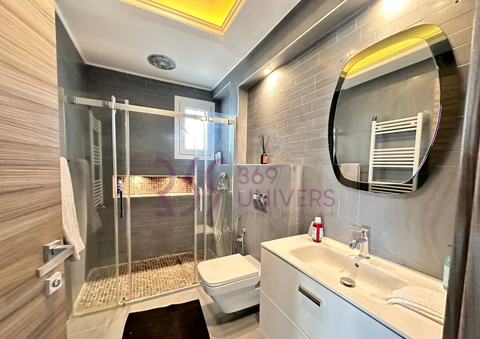 Appartement avec vue dégagée à la marsa ref ra183
